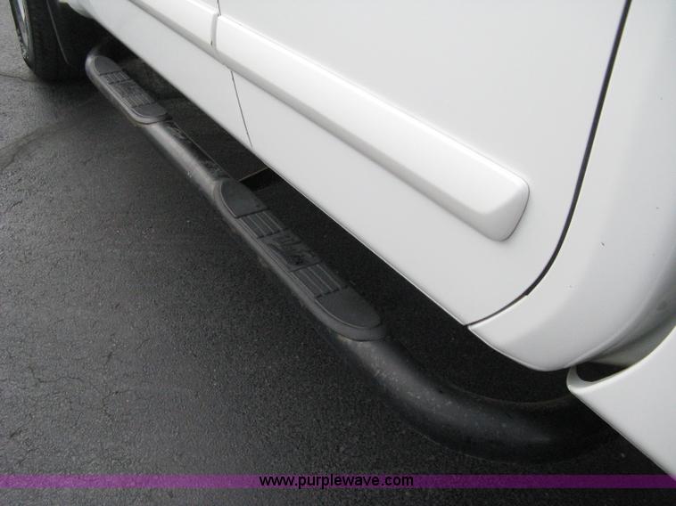 image for item A6040 2005 Nissan Titan SE king cab pickup truck