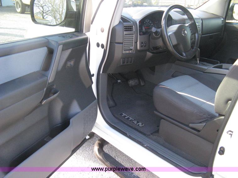 image for item A6040 2005 Nissan Titan SE king cab pickup truck