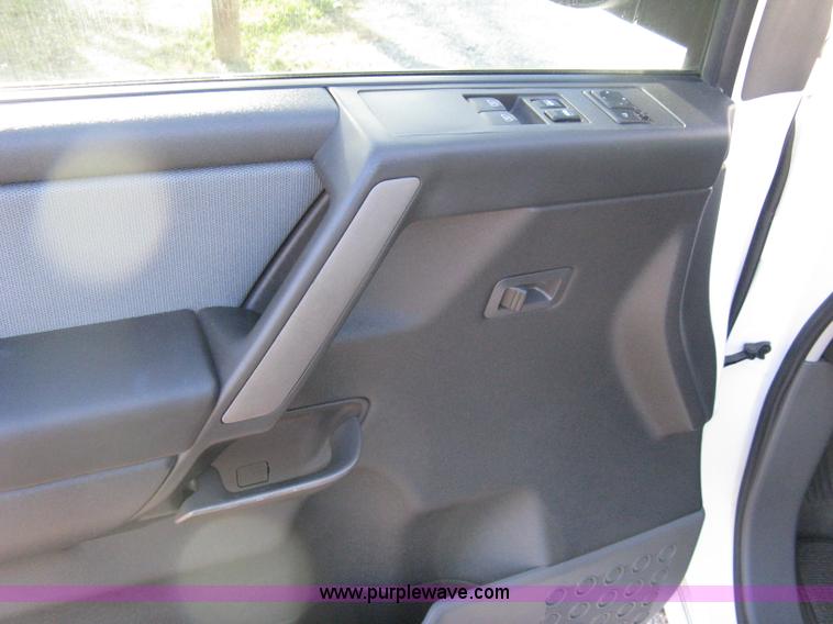 image for item A6040 2005 Nissan Titan SE king cab pickup truck