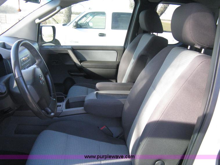 image for item A6040 2005 Nissan Titan SE king cab pickup truck