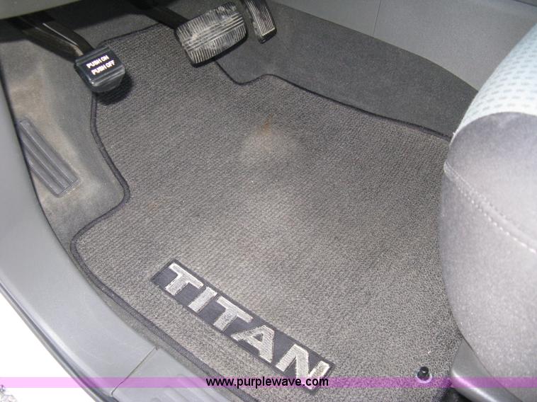 image for item A6040 2005 Nissan Titan SE king cab pickup truck