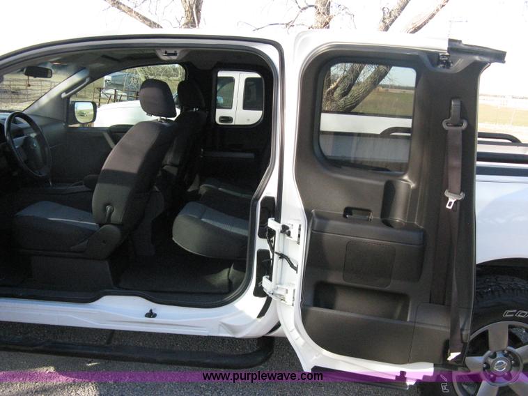 image for item A6040 2005 Nissan Titan SE king cab pickup truck