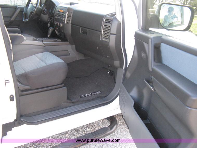 image for item A6040 2005 Nissan Titan SE king cab pickup truck