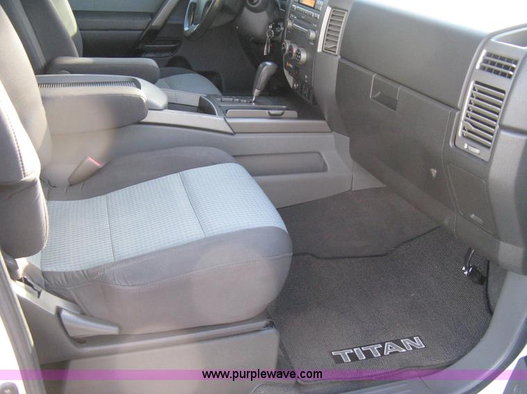 image for item A6040 2005 Nissan Titan SE king cab pickup truck