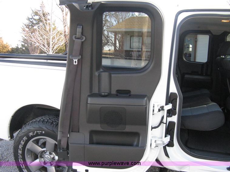 image for item A6040 2005 Nissan Titan SE king cab pickup truck