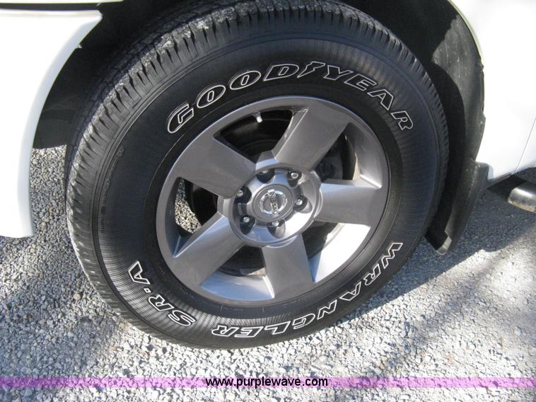 image for item A6040 2005 Nissan Titan SE king cab pickup truck