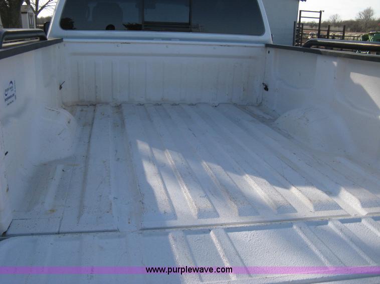 image for item A6040 2005 Nissan Titan SE king cab pickup truck