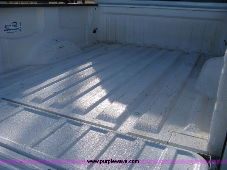 image for item A6040 2005 Nissan Titan SE king cab pickup truck