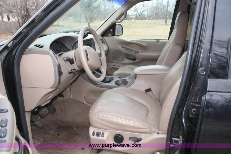 image for item A6685 1999 Ford Expedition XLT SUV