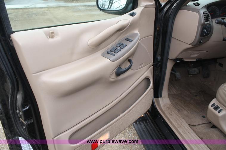 image for item A6685 1999 Ford Expedition XLT SUV