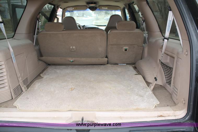 image for item A6685 1999 Ford Expedition XLT SUV