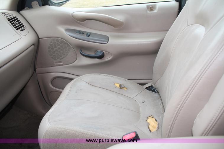 image for item A6685 1999 Ford Expedition XLT SUV