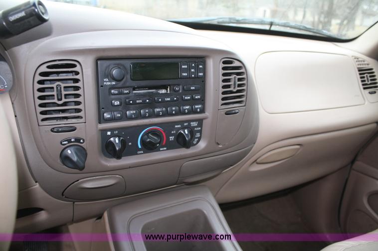 image for item A6685 1999 Ford Expedition XLT SUV