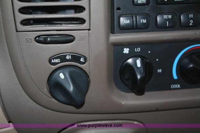 image for item A6685 1999 Ford Expedition XLT SUV