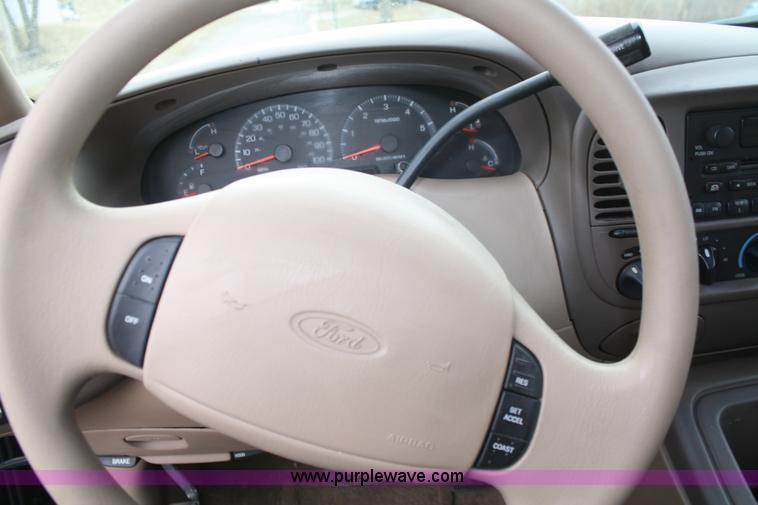 image for item A6685 1999 Ford Expedition XLT SUV