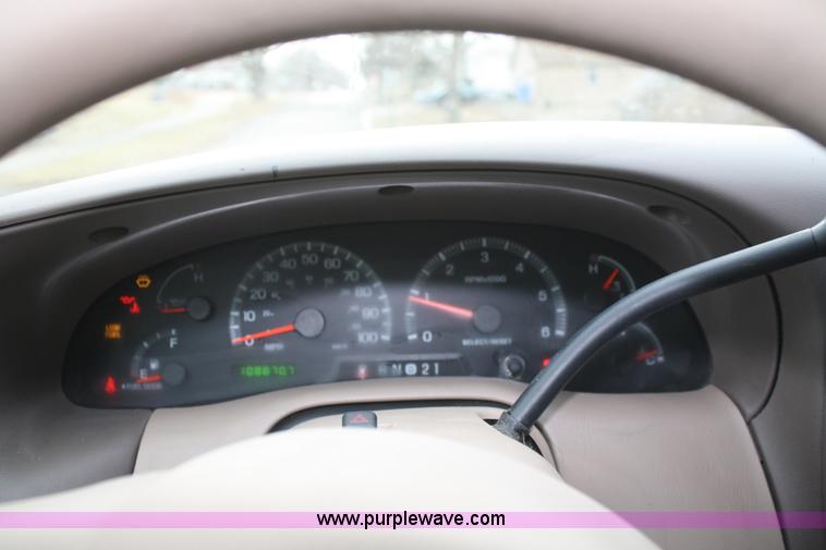 image for item A6685 1999 Ford Expedition XLT SUV