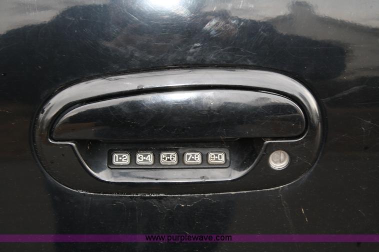 image for item A6685 1999 Ford Expedition XLT SUV