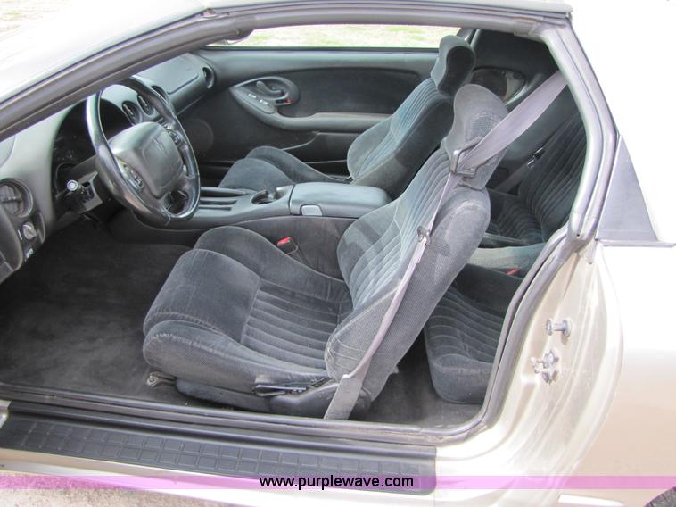 image for item B2168 2000 Pontiac Firebird