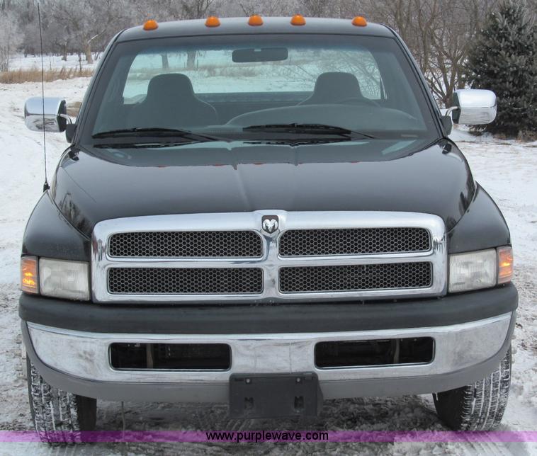 image for item B5094 2001 Dodge Ram 3500 pickup truck