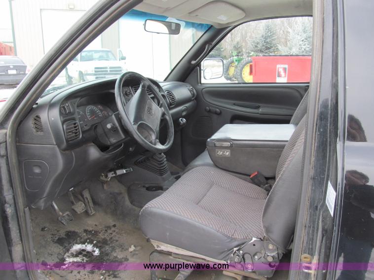 image for item B5094 2001 Dodge Ram 3500 pickup truck