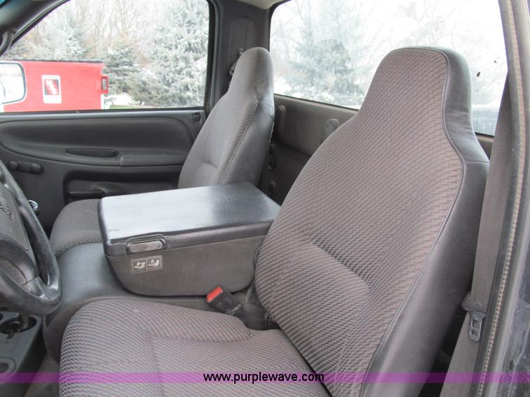 image for item B5094 2001 Dodge Ram 3500 pickup truck