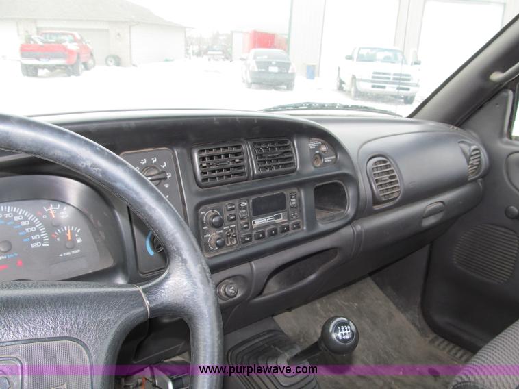 image for item B5094 2001 Dodge Ram 3500 pickup truck