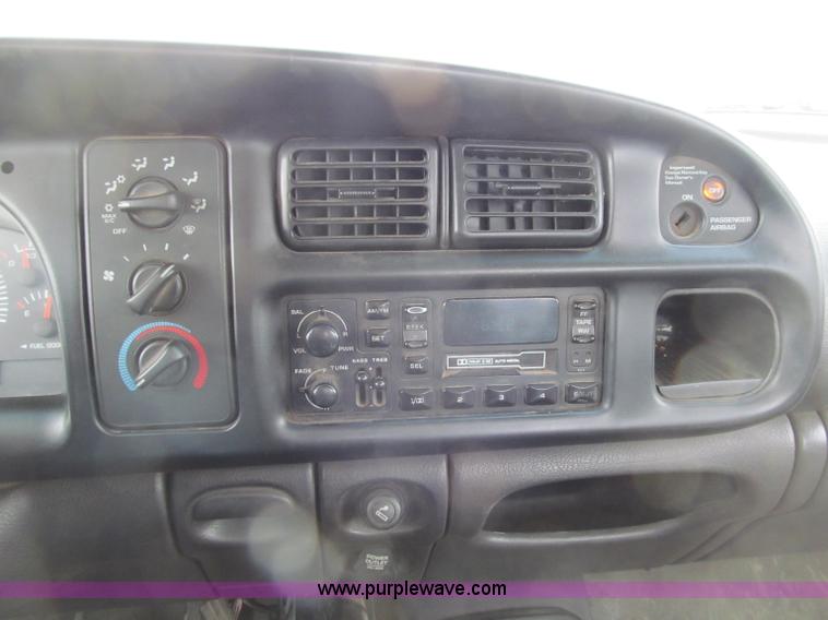 image for item B5094 2001 Dodge Ram 3500 pickup truck