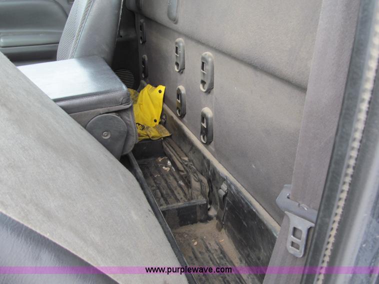 image for item B5094 2001 Dodge Ram 3500 pickup truck