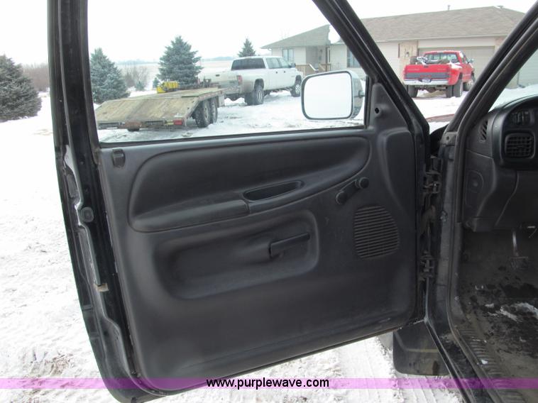 image for item B5094 2001 Dodge Ram 3500 pickup truck