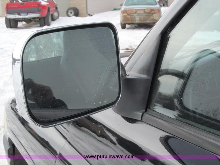 image for item B5094 2001 Dodge Ram 3500 pickup truck