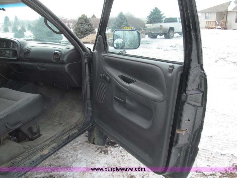 image for item B5094 2001 Dodge Ram 3500 pickup truck