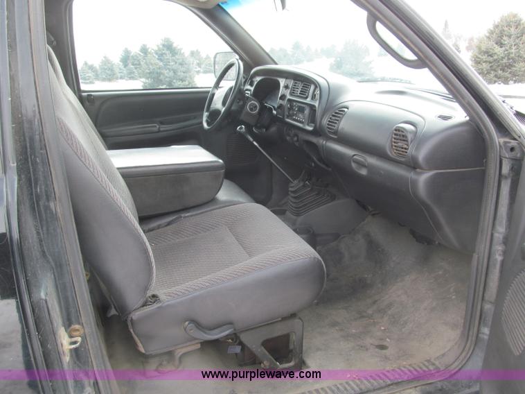 image for item B5094 2001 Dodge Ram 3500 pickup truck