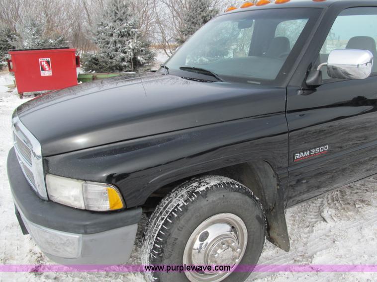 image for item B5094 2001 Dodge Ram 3500 pickup truck