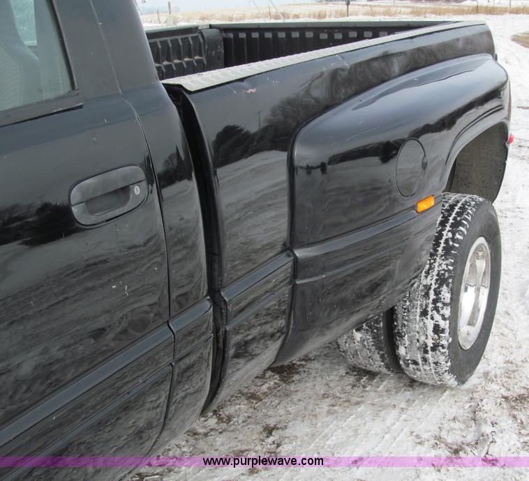 image for item B5094 2001 Dodge Ram 3500 pickup truck