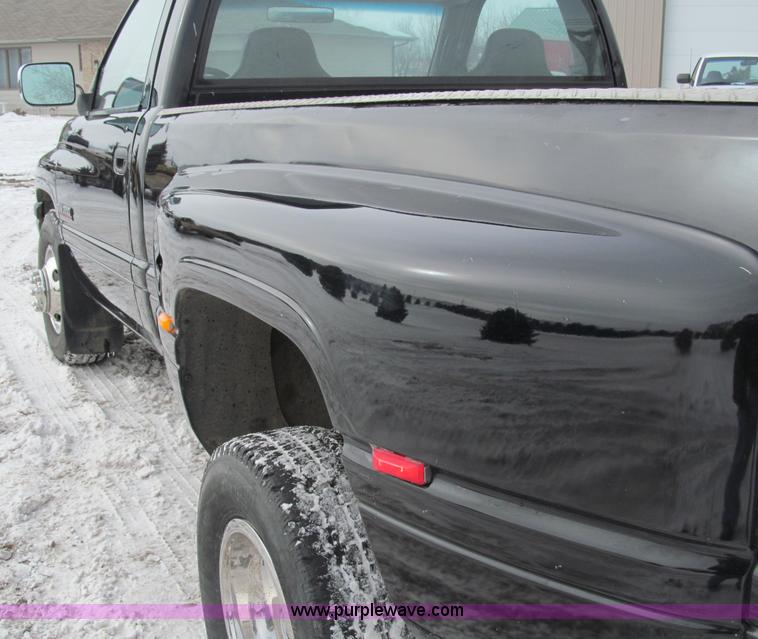 image for item B5094 2001 Dodge Ram 3500 pickup truck