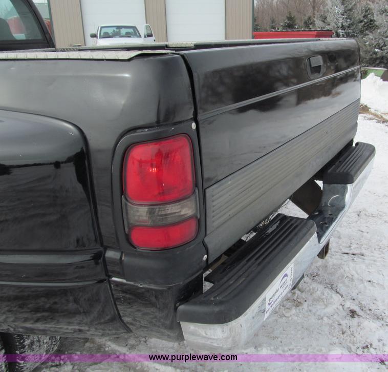 image for item B5094 2001 Dodge Ram 3500 pickup truck