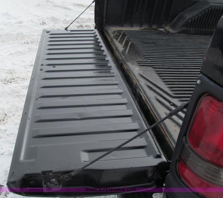 image for item B5094 2001 Dodge Ram 3500 pickup truck