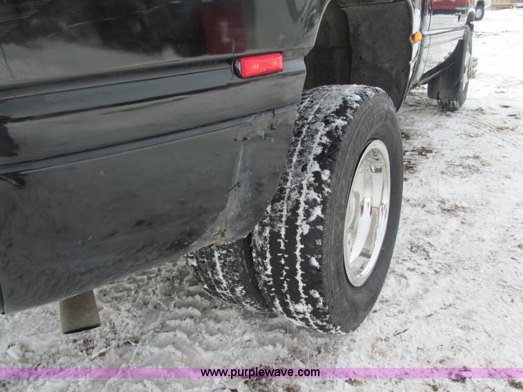 image for item B5094 2001 Dodge Ram 3500 pickup truck