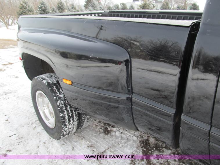 image for item B5094 2001 Dodge Ram 3500 pickup truck