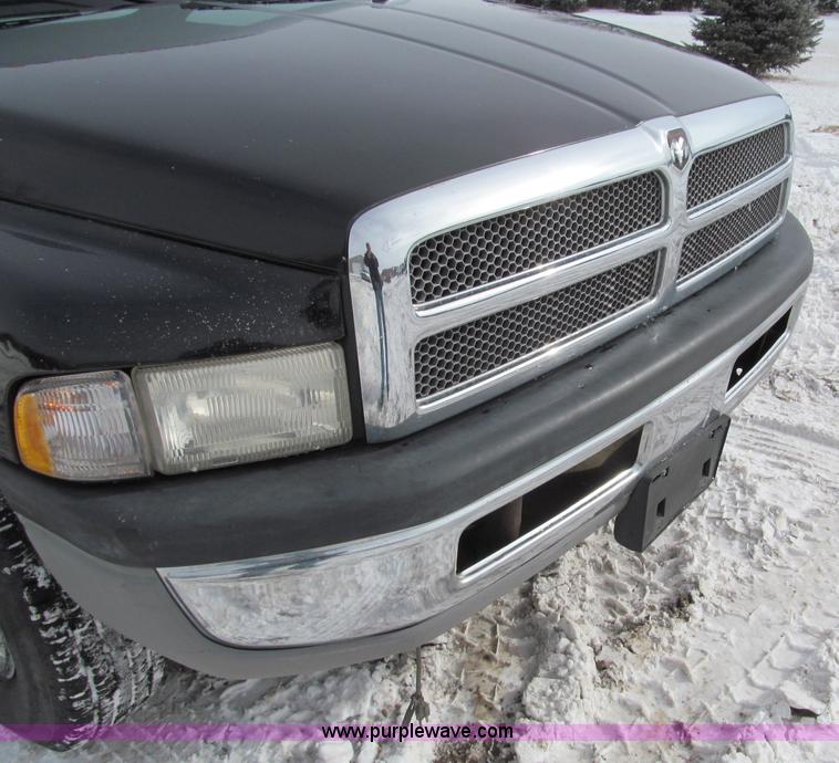 image for item B5094 2001 Dodge Ram 3500 pickup truck