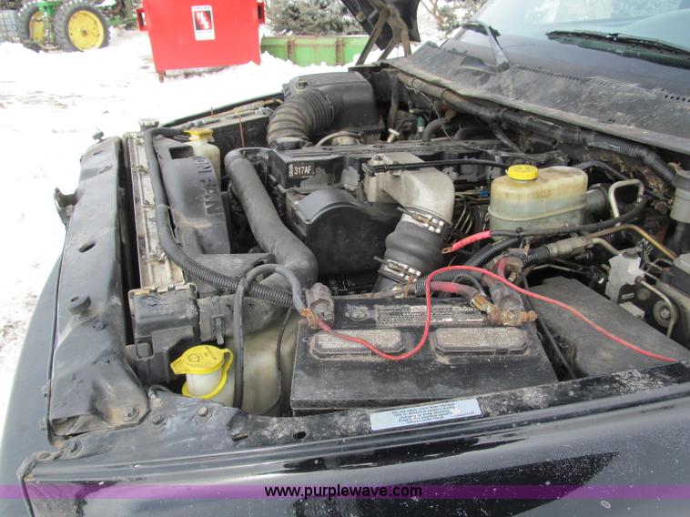 image for item B5094 2001 Dodge Ram 3500 pickup truck