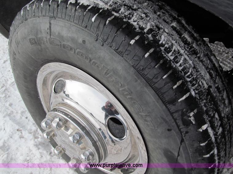 image for item B5094 2001 Dodge Ram 3500 pickup truck