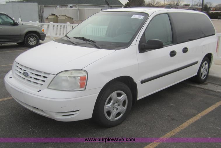 image for item B5608 2007 Ford Freestar SE mini van