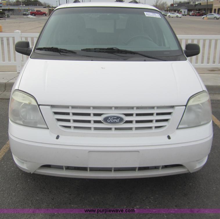 image for item B5608 2007 Ford Freestar SE mini van