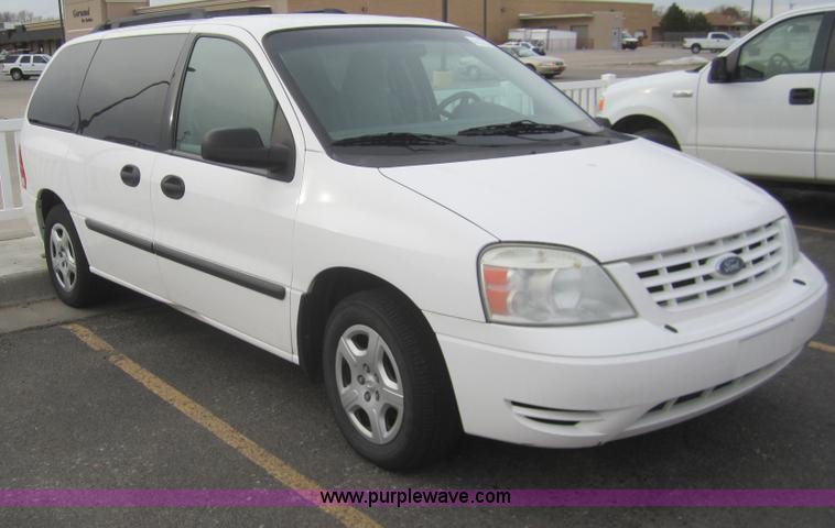 image for item B5608 2007 Ford Freestar SE mini van