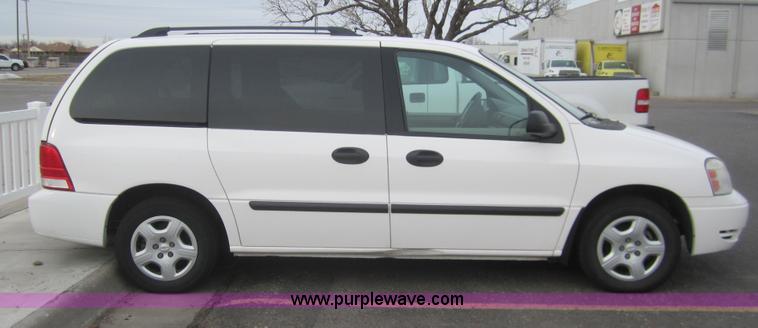 image for item B5608 2007 Ford Freestar SE mini van