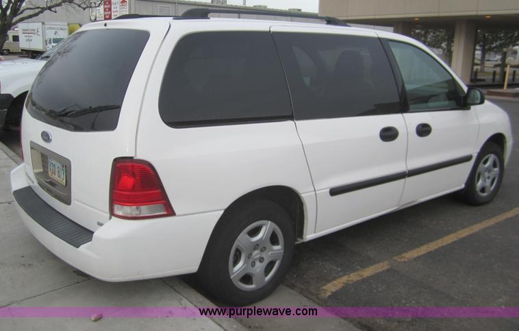image for item B5608 2007 Ford Freestar SE mini van