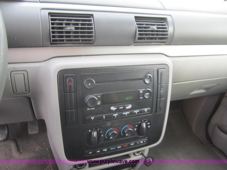 image for item B5608 2007 Ford Freestar SE mini van