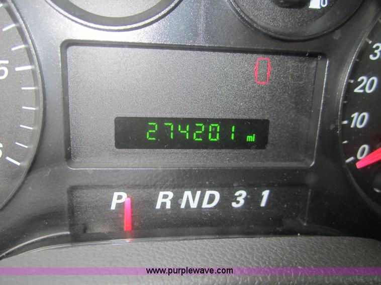 image for item B5608 2007 Ford Freestar SE mini van