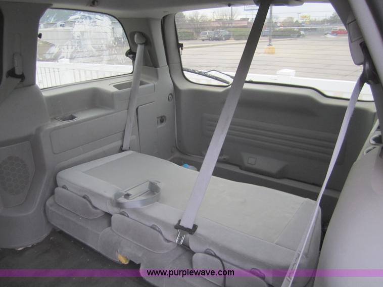 image for item B5608 2007 Ford Freestar SE mini van